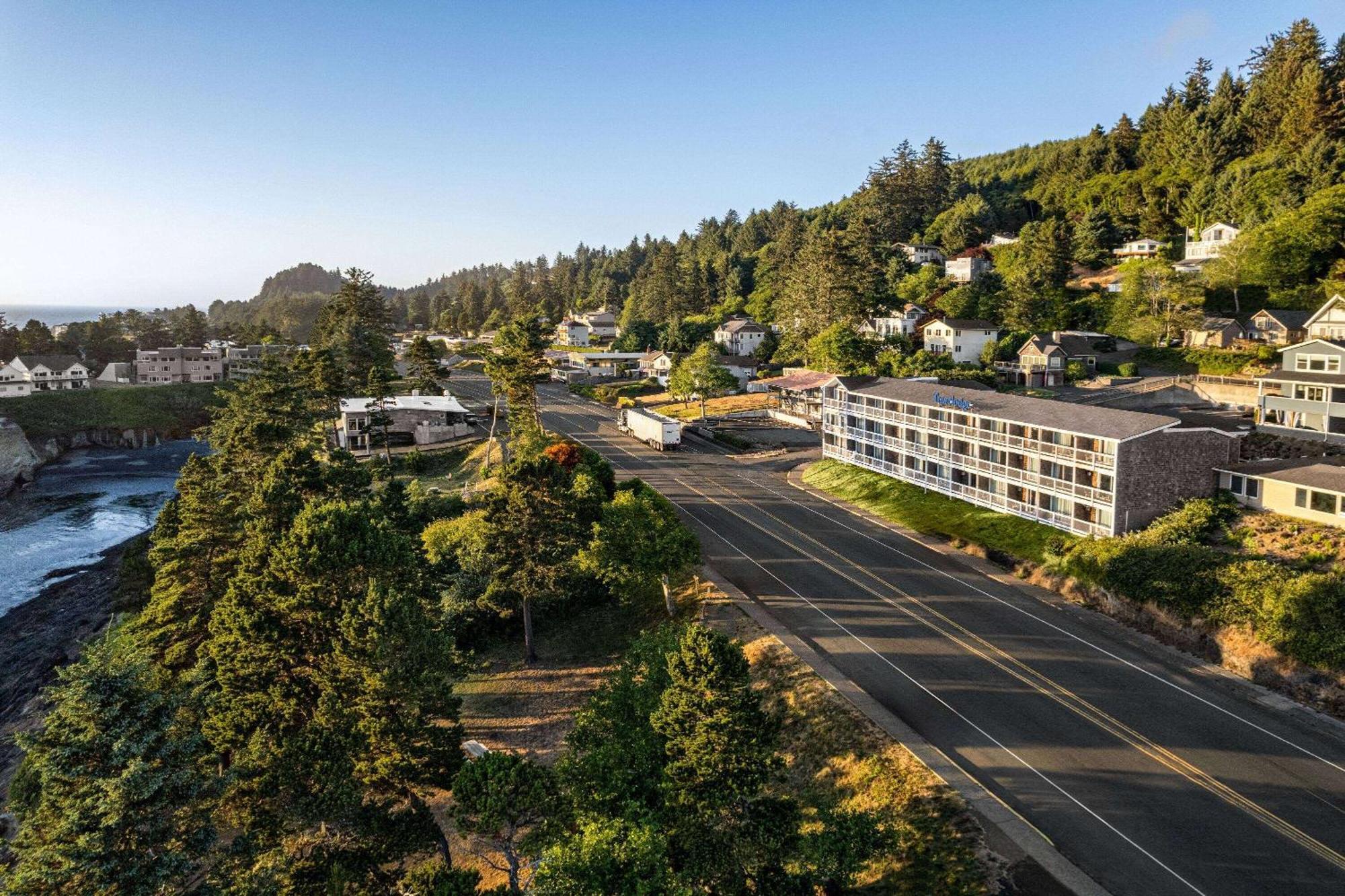 Travelodge By Wyndham Depoe Bay Exteriör bild
